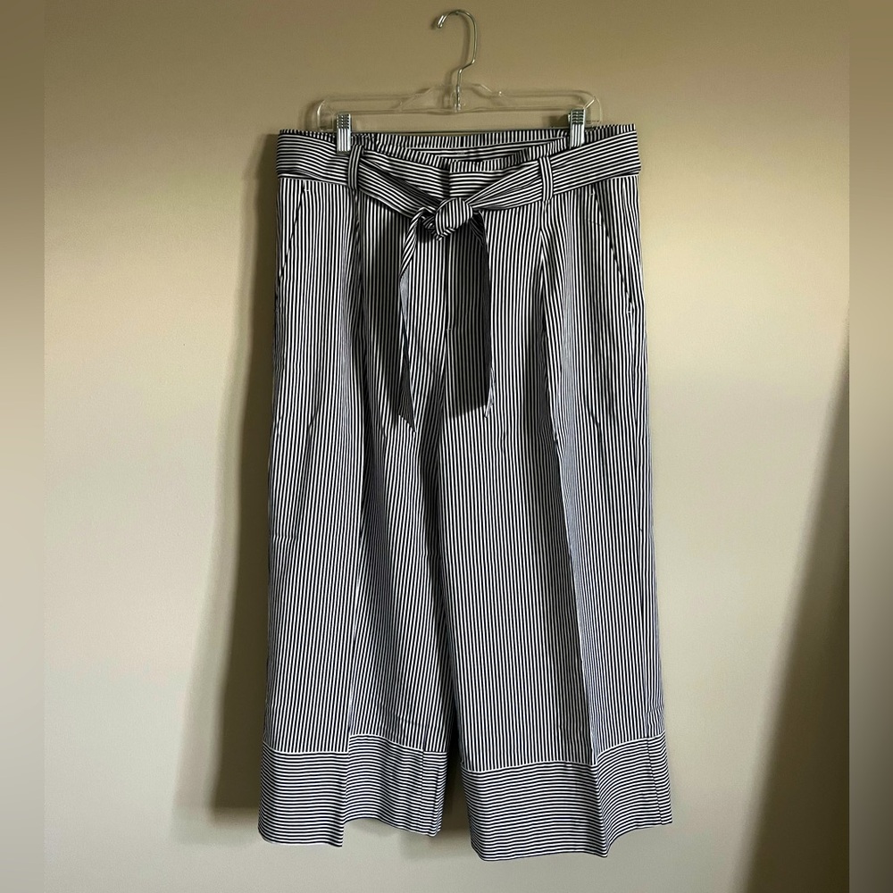 Banana Republic - mid rise - wide leg - tie front - cropped